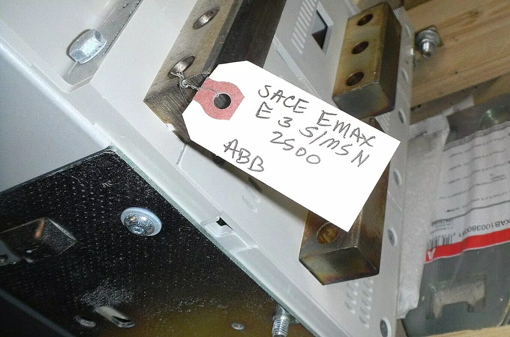 قاطع هوائي ABB SACE EMAX E3 S/MS N2500 2500A CIRCUIT BREAKER 690V 3P AUX. Q1..Q10 400V